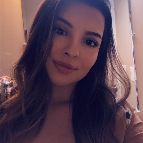 Meet your Posher, Alondra - Picture 1 of 1